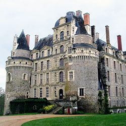 Замок Бриссак национальный памятник средневековой Франции