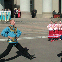 И швец, и жнец, и на дуде игрец...  