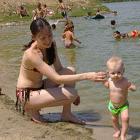 Летом посреди воды ты купаться не моги!